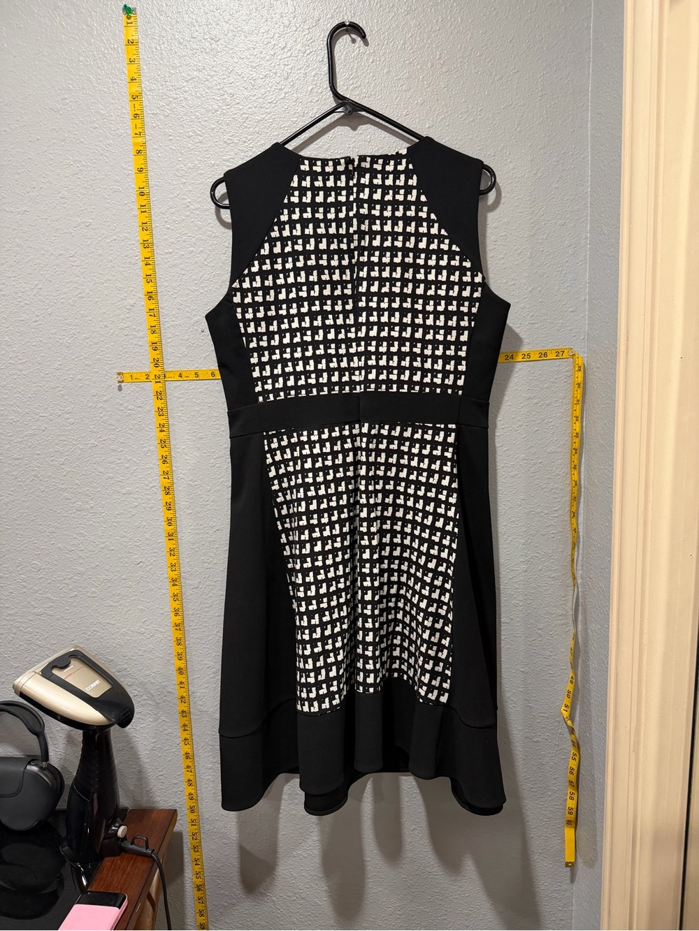 DKNY Black & White Fit & Flare Sleeveless Dress Size 12 - Picture 4 of 4